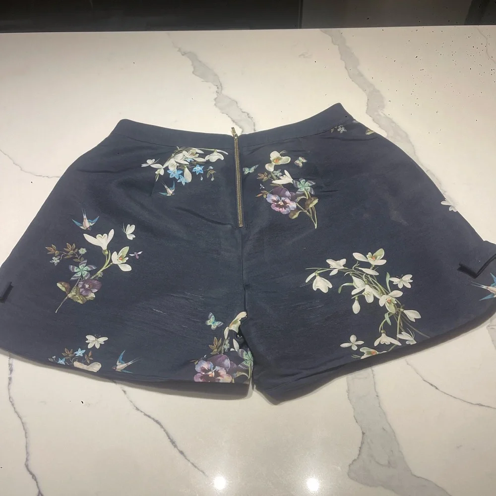 Ted Baker Navy Floral Women's Ted Baker London Navy Floral Shorts Size 2 Back Zi